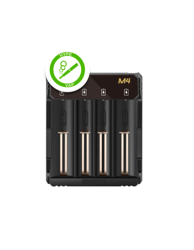 Chargeur X Power M4 avec quatre emplacements pour accus, câble USB-C inclus.